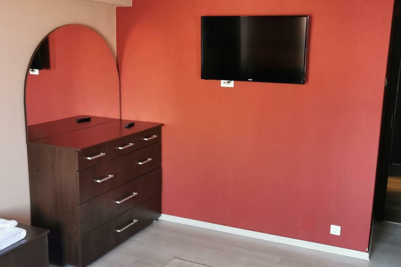 Luxury Apartment With Two Bedrooms And Large Living Room, 100 Square Meters, City Center Oradea Eksteriør bilde