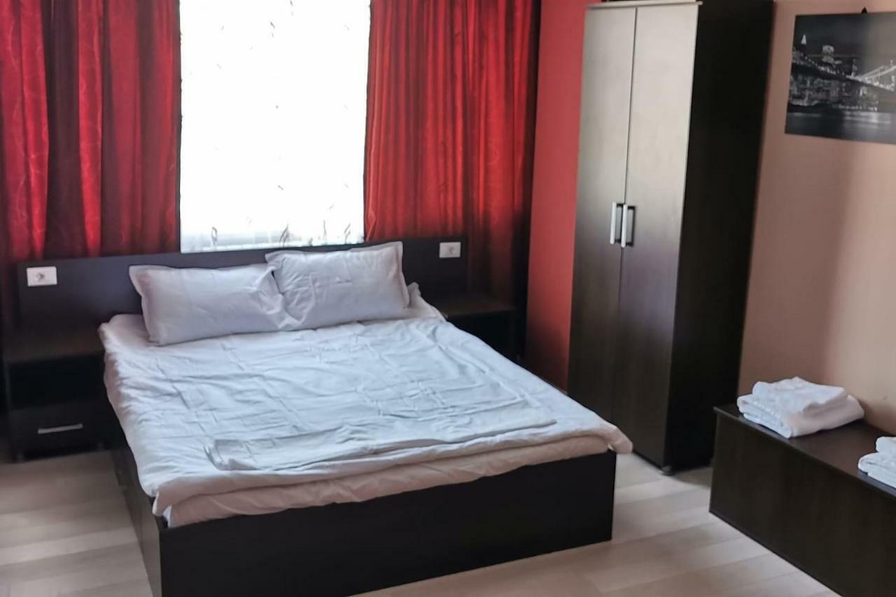 Luxury Apartment With Two Bedrooms And Large Living Room, 100 Square Meters, City Center Oradea Eksteriør bilde
