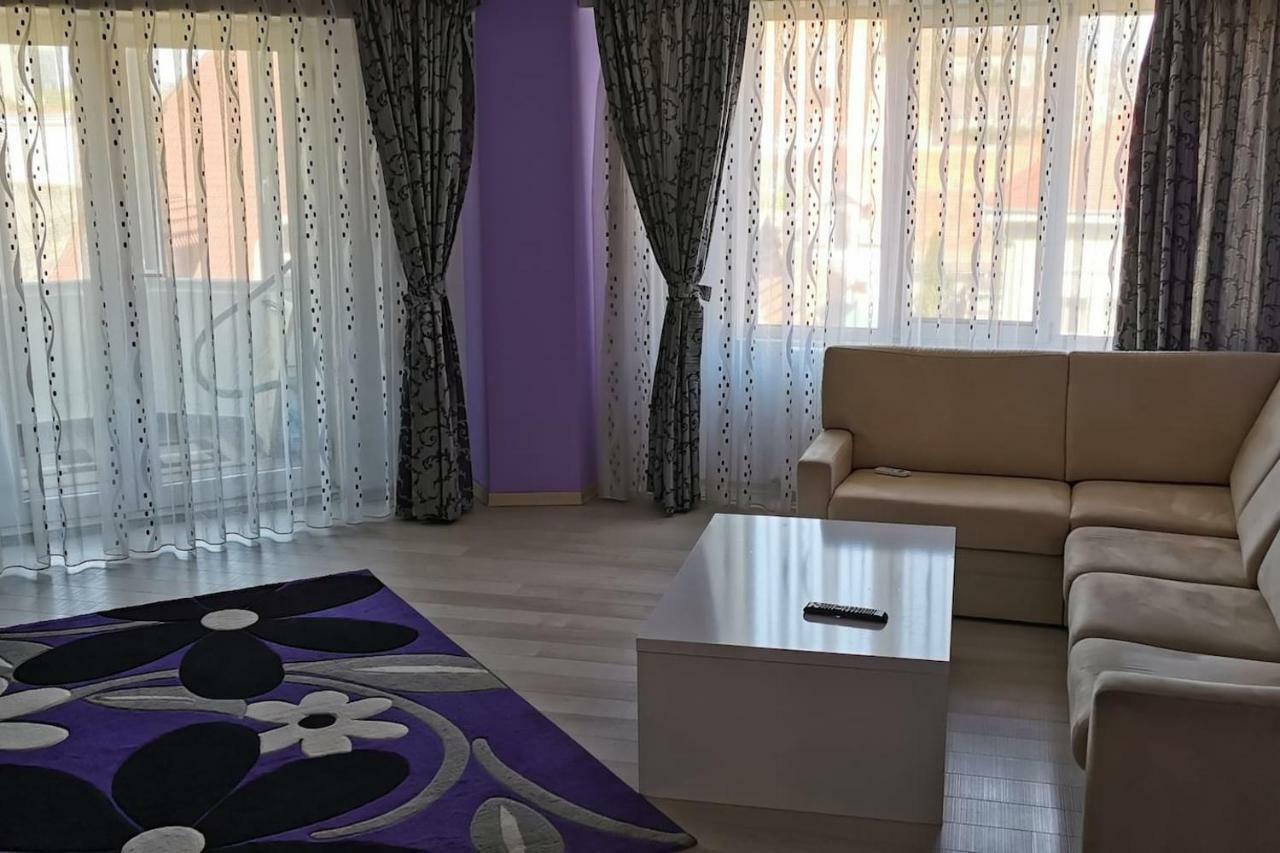 Luxury Apartment With Two Bedrooms And Large Living Room, 100 Square Meters, City Center Oradea Eksteriør bilde